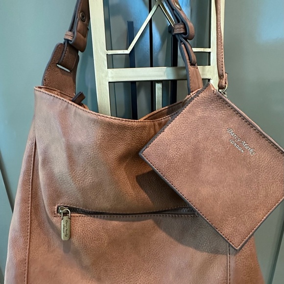 Darcy Marks Elegant Tan Leather Hobo Bag - Picture 2 of 7